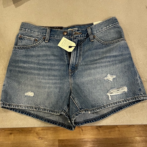 Levi’s 80’s mom shorts - Picture 2 of 6